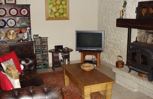 Le Theil-Bocage Otro | Charming 17th Century Normandy Longere in Valdallière, Calvados. Cozy Retreat!