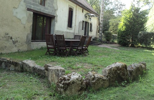 Hyds Cabaña | Alquiler rural: Longère bourbonnaise del siglo XIX con comodidades modernas y gran jardín