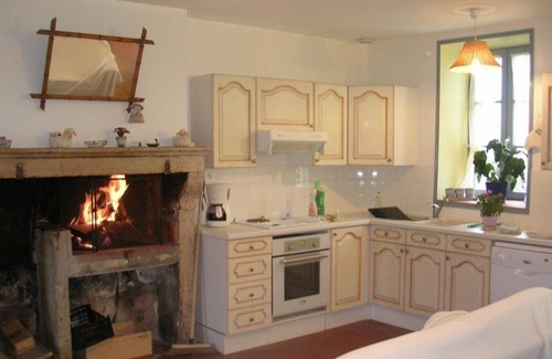 Pervencheres Cabaña | Casa rural con jardín y chimenea en el Parque Natural del Perche, ideal para familias.