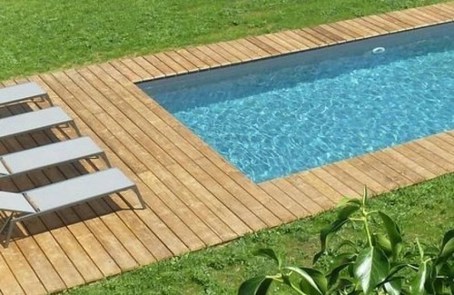 Auchay-sur-Vendee Cabaña | Casa rural renovada con piscina y jardín privado en entorno natural, ideal para escapadas relajantes