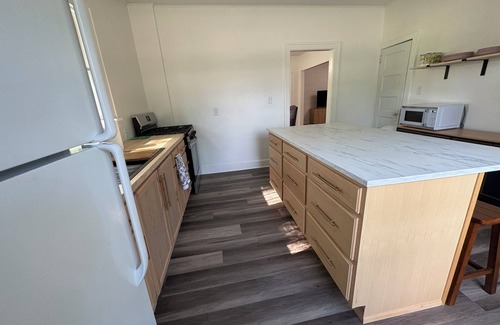 Lake Mills Casa | Charming 1900 home with furnished kitchen and king bed