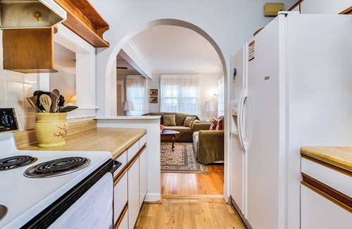 Historic District Casa | Charming 1900s Lewes Retreat – Walk to Shops, Dining & Beach!