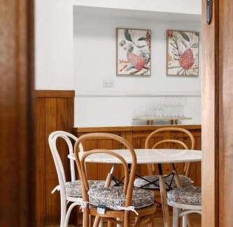 Geelong West Casa | Charming 1930s Cottage Retreat I Pet Friendly Escape