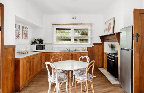 Geelong West Casa | Charming 1930s Cottage Retreat I Pet Friendly Escape