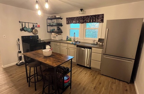 Ronda Casa | Charming 1940’s Ronda House Wilkes County NC Stone Mountain , wineries , NASCAR