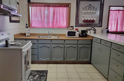 Elko Casa | Charming 1950's Home, 1 Bedroom, and 1 Bathroom – Your Perfect Retreat
