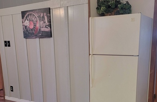 Elko Casa | Charming 1950's Home, 1 Bedroom, and 1 Bathroom – Your Perfect Retreat