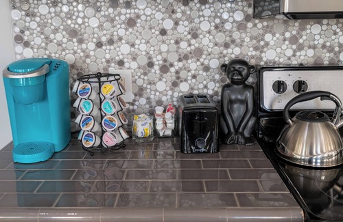 Albany Apartamento | Bright lofty, soaring tin ceilings