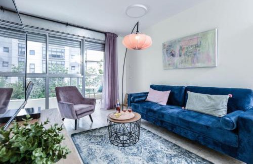 Tel Aviv City Center Apartamento | Charming 1BR Apt w Balcony In the Heart of TLV with Mamad by Sea N' Rent