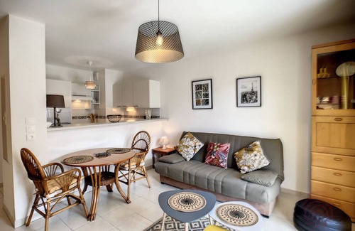 Lamalou-les-Bains Apartamento | Acogedor F2 con terraza, ascensor y parking - Cerca del centro y los termales