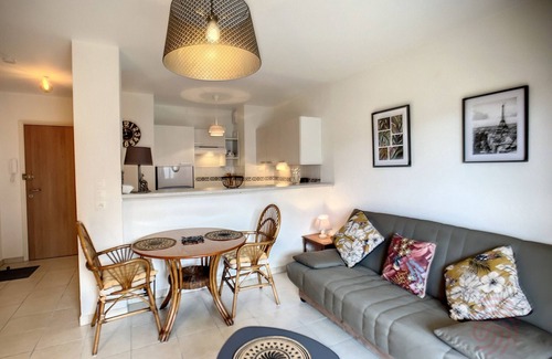 Lamalou-les-Bains Apartamento | Acogedor F2 con terraza, ascensor y parking - Cerca del centro y los termales