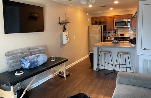 North San Antonio - SAT Apartamento | Charming 1BR Getaway with Pool, Patio, Free Parking & Pet Friendly