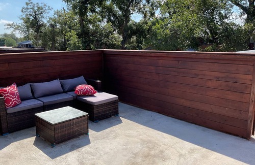 North San Antonio - SAT Apartamento | Charming 1BR Getaway with Pool, Patio, Free Parking & Pet Friendly