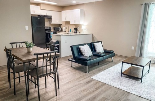 Texas City Apartamento | Charming 1BR Getaway – Private, Pet Friendly, TV