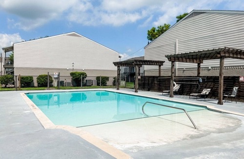 Texas City Apartamento | Charming 1BR Getaway – Private, Pet Friendly, TV
