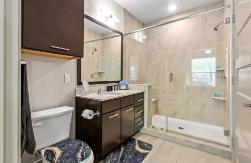 Chestnut Apartamento | Charming 1BR Oasis KingBed FreeParking Wi-Fi