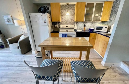 Country Club Estates Condominio | Charming 1BR Rehoboth Condo w/ Elevator, Parking&Beach Access – Perfect Getaway!