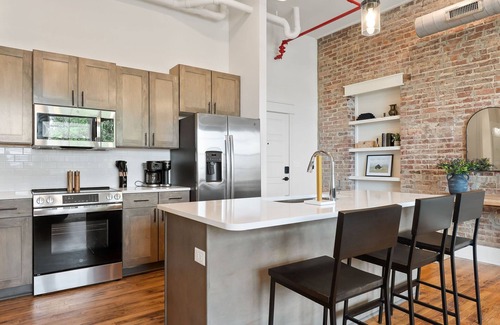 McMinnville Condominio | Charming 1BR retreat in McMinnville, TN, perfect for couples or small families.