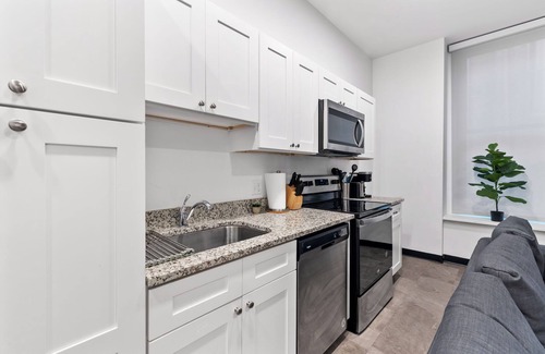 Downtown Pittsburgh Apartamento | Charming 1BR: Steps to Football Fun!