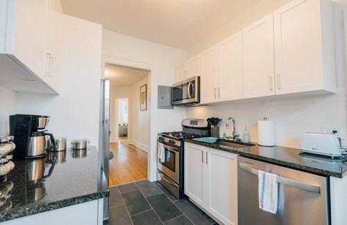 Detroit Apartamento | Charming 2/1 Mid-Century Apt