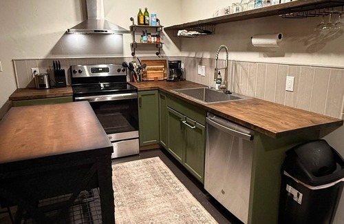 Tallahassee Casa | Charming 2/2 townhome in near FSU campus/stadium
