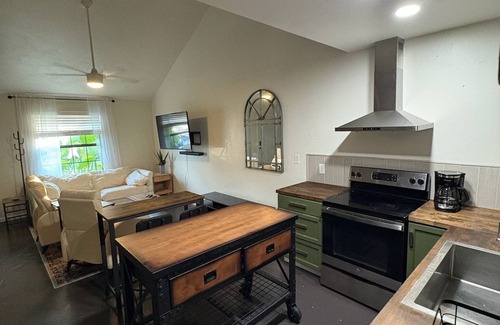 Tallahassee Casa | Charming 2/2 townhome in near FSU campus/stadium