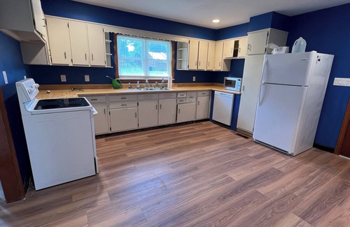 Morristown Casa | Charming 2-3 bedroom mid-century house in marvelous Morristown with AC, WiFi