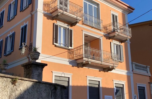 Porto Valtravaglia Apartamento | Charming 2-bedroom apartment in historic village center with stunning views