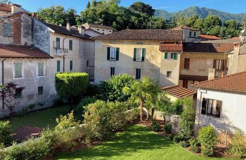 Porto Valtravaglia Apartamento | Charming 2-bedroom apartment in historic village center with stunning views
