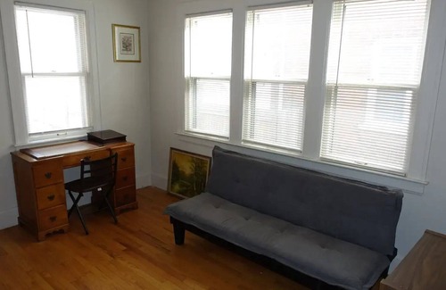 Grosse Pointe Casa | Charming 2-bedroom house with AC and WiFi in awesome Grosse Pointe Park