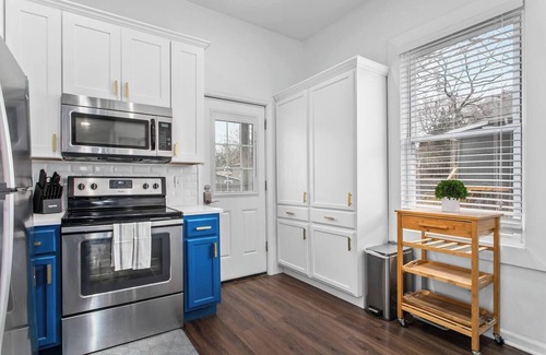 Rosedale Apartamento | Charming 2 Bdrm Home Near KU | Fully Stocked! 17