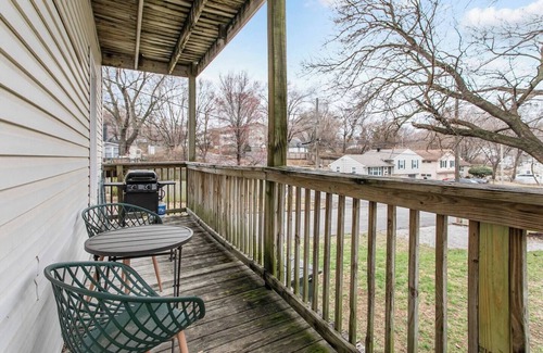 Rosedale Apartamento | Charming 2 Bdrm Home Near KU | Fully Stocked! 17