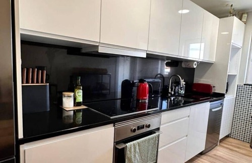 Mafamude Apartamento | Charming 2-bedroom apartment with WiFi, AC in peaceful Vila Nova de Gaia