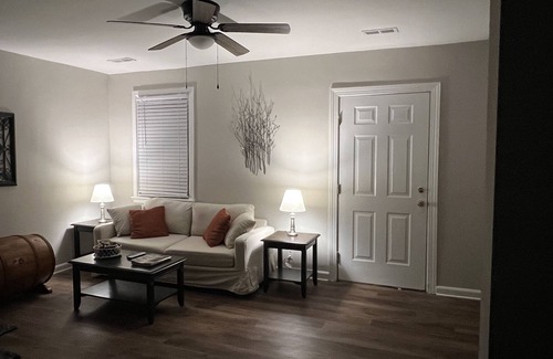 Greenville Casa | Charming 2 bed 1 bath home just a 1/2 mile from Hospital