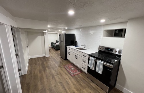 Sugar House Apartamento | Charming 2 bed 1 bathroom in heart of SLC. Perfect in every way for your stay!