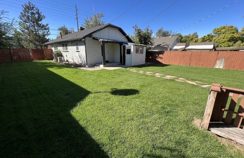 Sugar House Apartamento | Charming 2 bed 1 bathroom in heart of SLC. Perfect in every way for your stay!