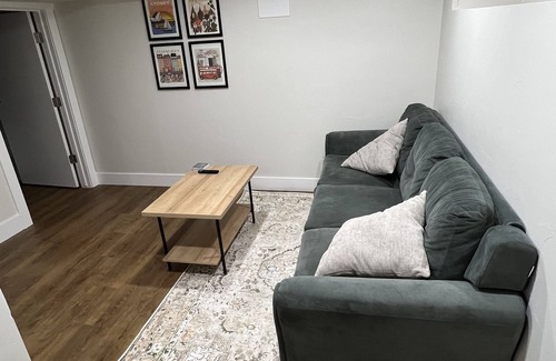 Sugar House Apartamento | Charming 2 bed 1 bathroom in heart of SLC. Perfect in every way for your stay!