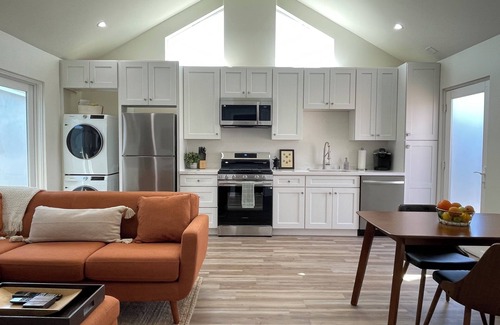 Boyle Heights Casa | Charming 2 bed/2 bath house near DTLA/Arts District/Pasadena/Dodgers Stadium