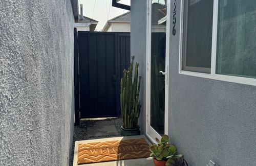 Boyle Heights Casa | Charming 2 bed/2 bath house near DTLA/Arts District/Pasadena/Dodgers Stadium