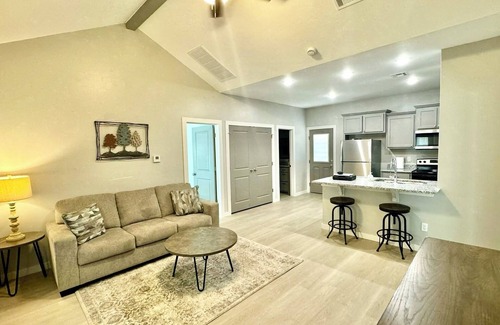 Lawton Casa | Charming 2 Bed/2 Bath house, fenced backyard, Pets OK!