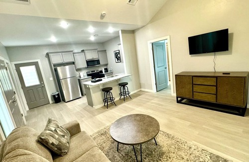 Lawton Casa | Charming 2 Bed/2 Bath house, fenced backyard, Pets OK!