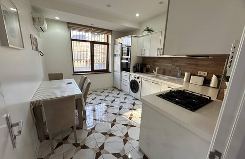 Sabayil Apartamento | Charming 2-Bed Apartment in Baku City Center