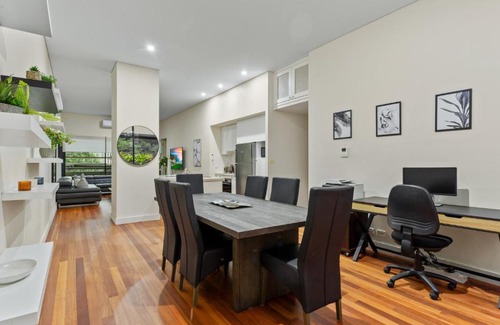 Stanmore Apartamento | Charming 2-Bed Apartment With a Balcony