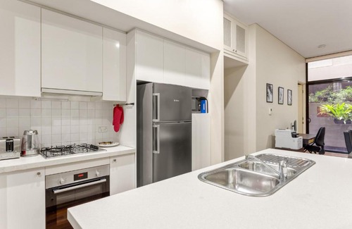 Stanmore Apartamento | Charming 2-Bed Apartment With a Balcony
