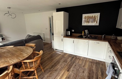 Long Itchington Casa | Charming 2-Bed Bungalow in Peaceful Village Countryside Escape