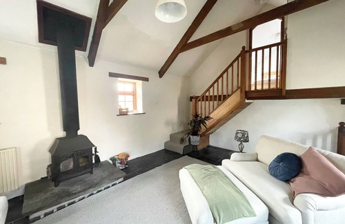 Whitland Cabaña | Charming 2 bed cottage in rural Wales, perfect for all the family.