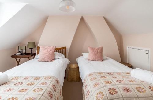 Adderbury Casa | Charming 2 Bed Cottage in the Heart of Adderbury Pass the Keys