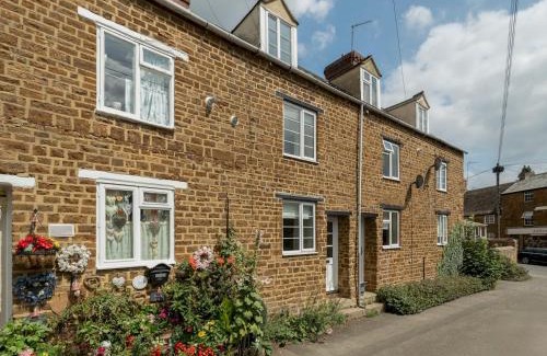 Adderbury Casa | Charming 2 Bed Cottage in the Heart of Adderbury Pass the Keys
