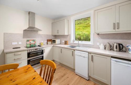 Kilninver Apartamento | Charming 2-Bed Cottage on Tranquil Raera Farm