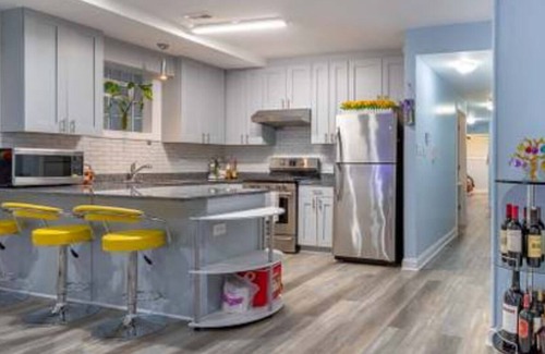 Near South Side Condominio | Charming 2-bed Garden condo in beautiful Chicago + WiFi, AC, & private parking